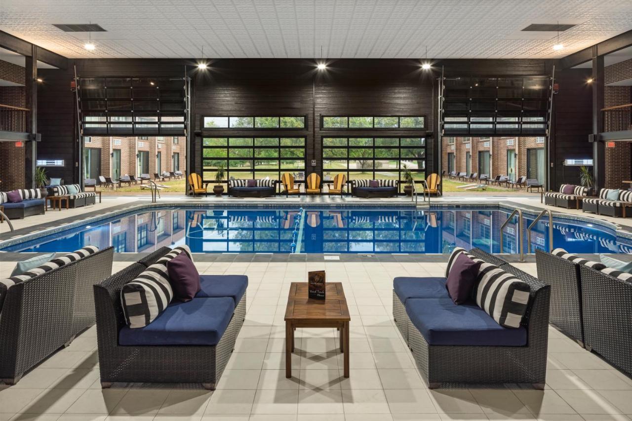 The Highlander Hotel, Ascend Hotel Collection Iowa City Exterior foto