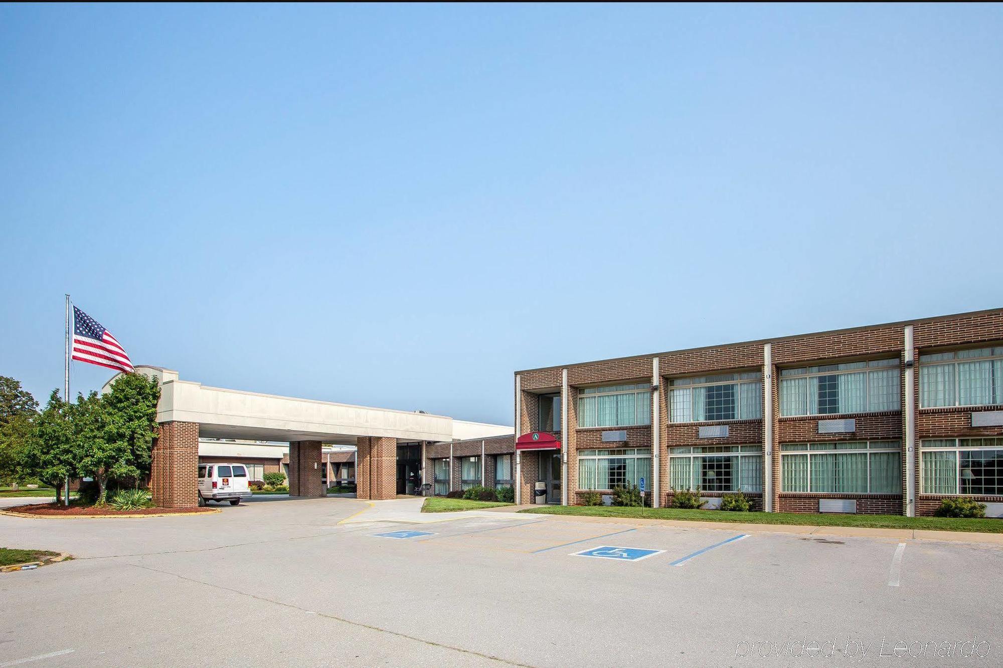 The Highlander Hotel, Ascend Hotel Collection Iowa City Exterior foto